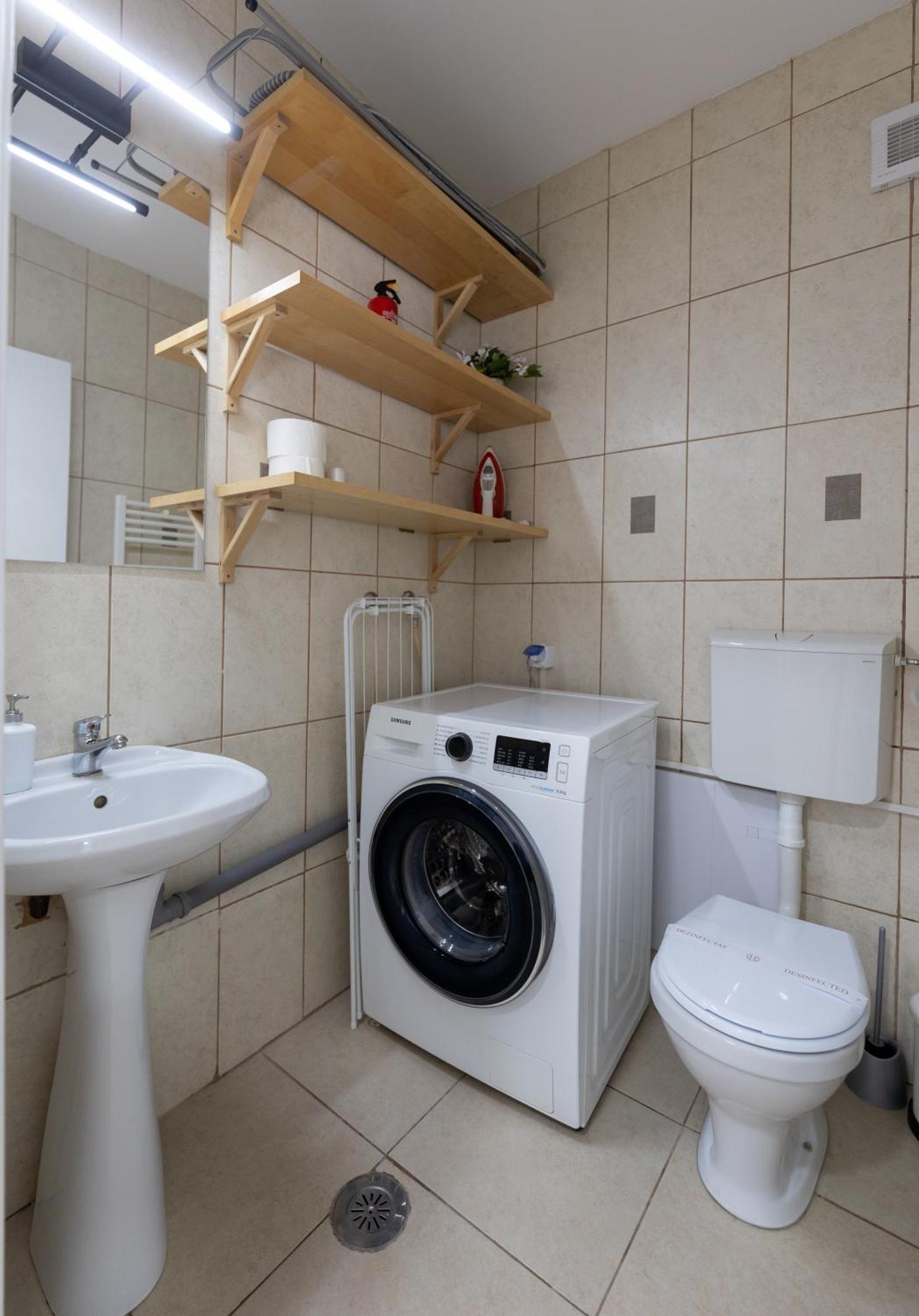 Obor Central Oasis --Secured Parking Nearby --Self Check-In-- 1Min Metro Station Бухарест Экстерьер фото